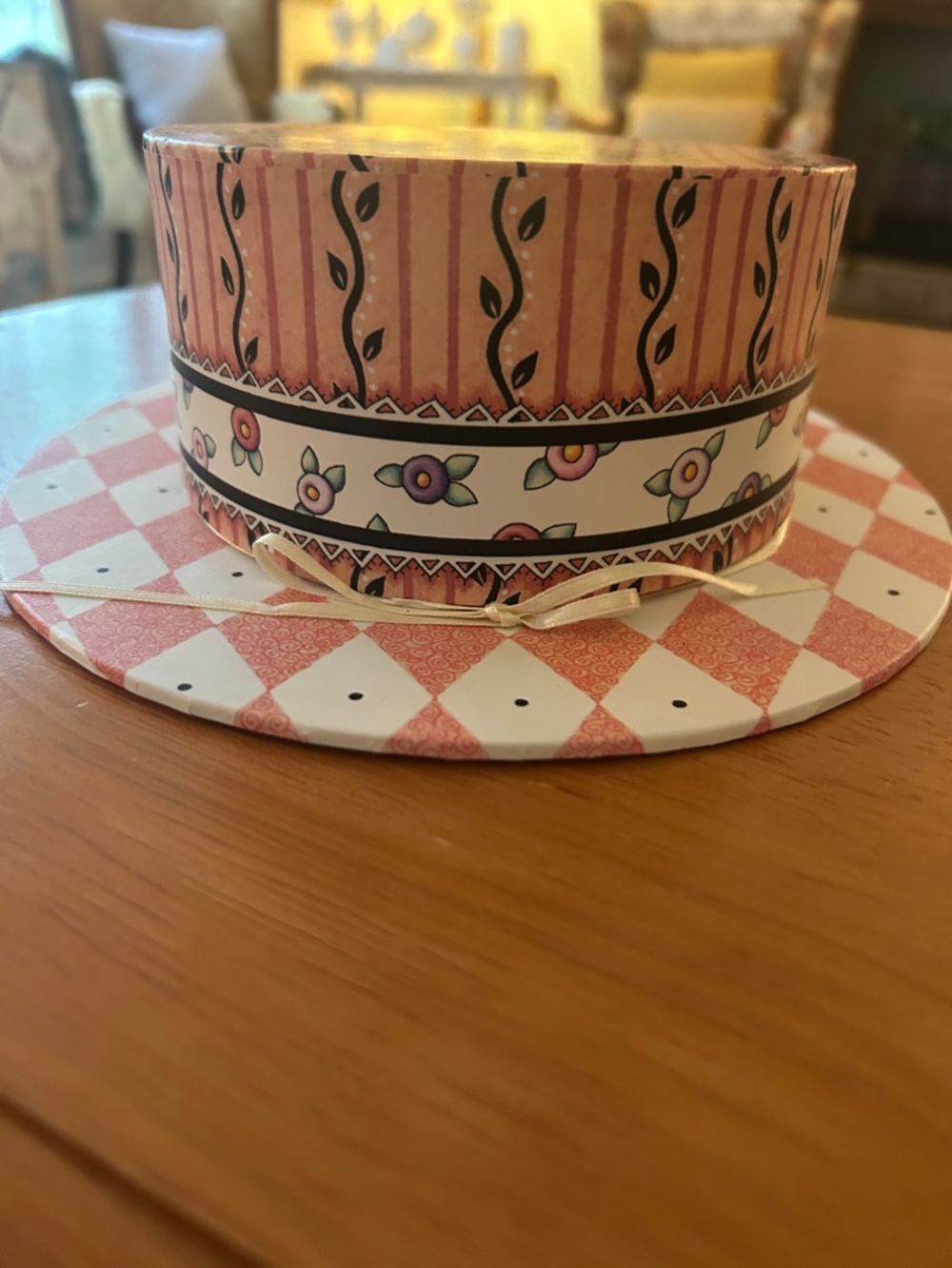 Mary Engelbreit Coral Pink Harlequin Patterned oval hat Box - Picture 3 of 6